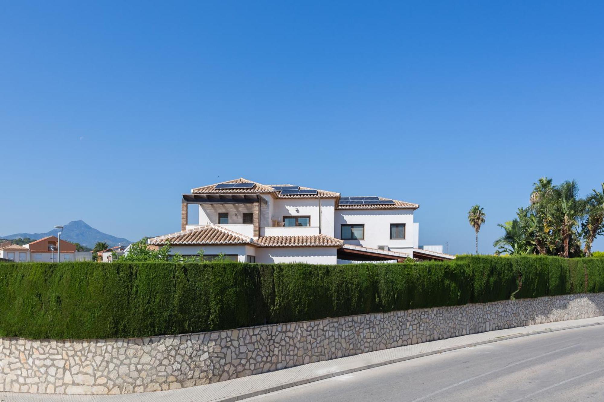 Resort Villa Luny غانديا المظهر الخارجي الصورة
