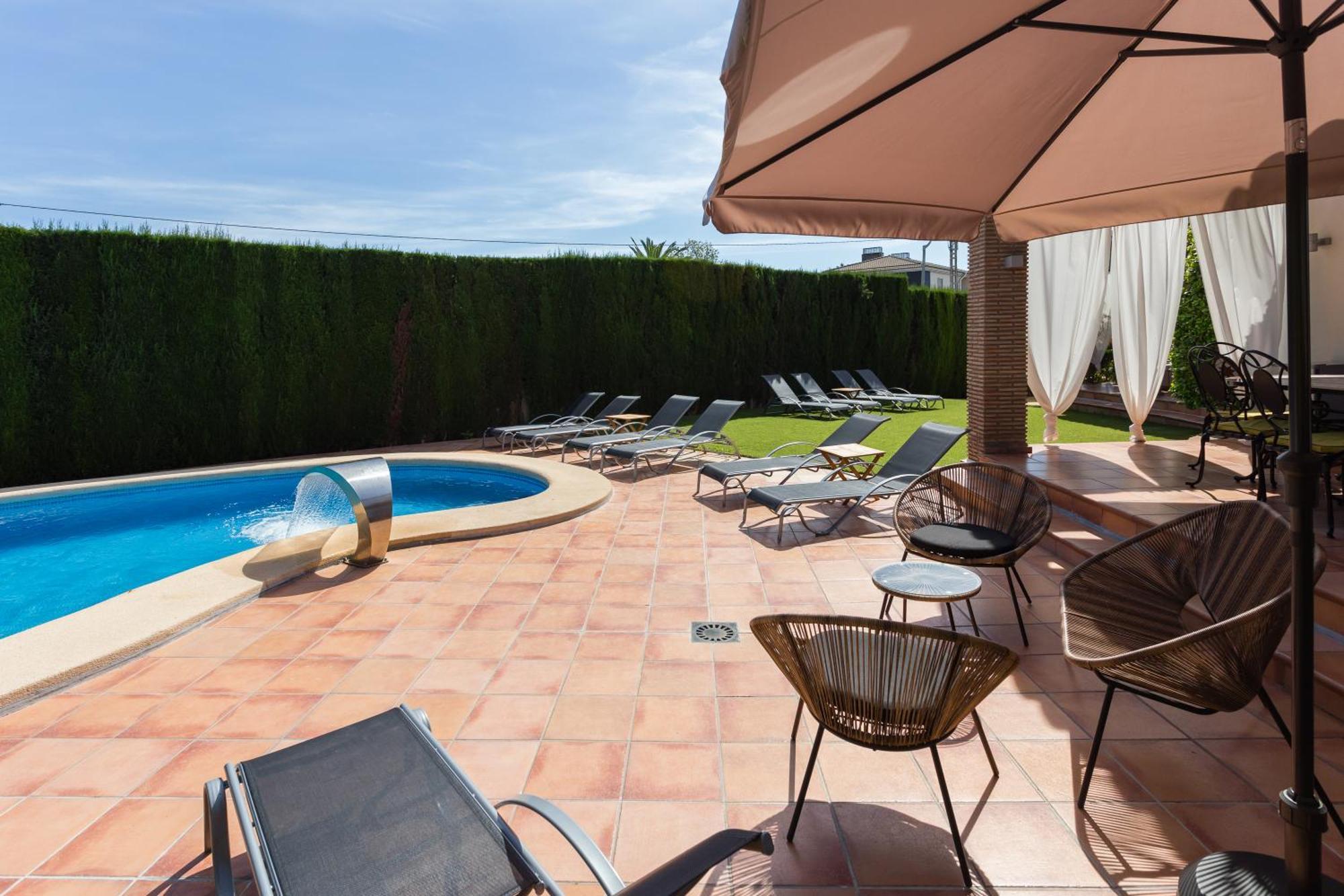 Resort Villa Luny غانديا المظهر الخارجي الصورة