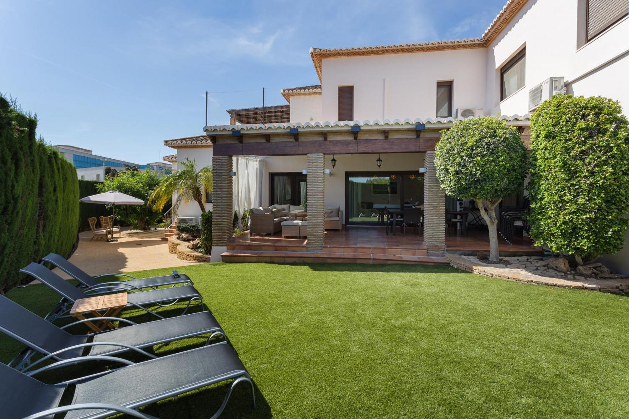 Resort Villa Luny غانديا المظهر الخارجي الصورة